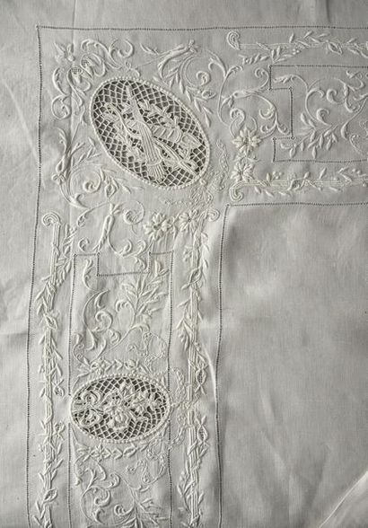 null Set of embroidered bed linen, sheet and pair of pillowcases, circa 1900, linen,...