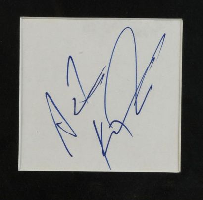 null KUTCHER Ashton (°1978).

Autograph signed "Ashton Kutcher" accompanied by a...
