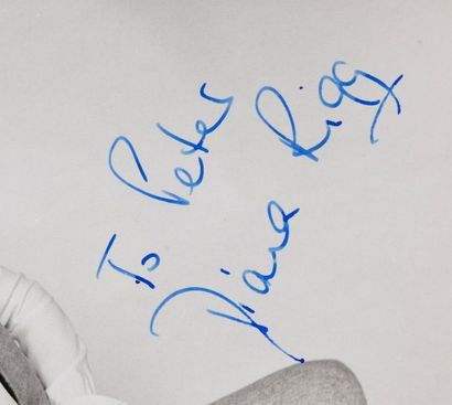 null RIGG Diana (°1938).

Photographie ancienne en N&B de Diana Rigg en « Emma Peel...
