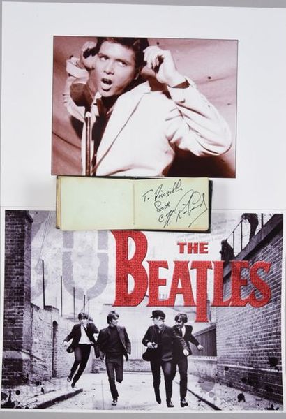 null BEATLES (The). 

Petit livre portant les signatures autographes ainsi que la...