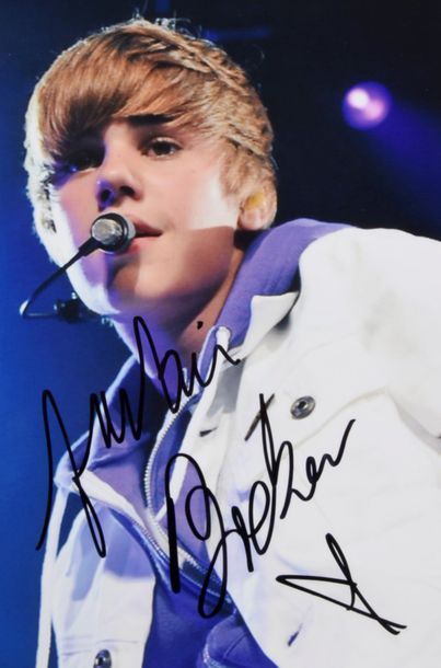 null BIEBER Justin (°1994).

Colour photographic reproduction of the singer with...
