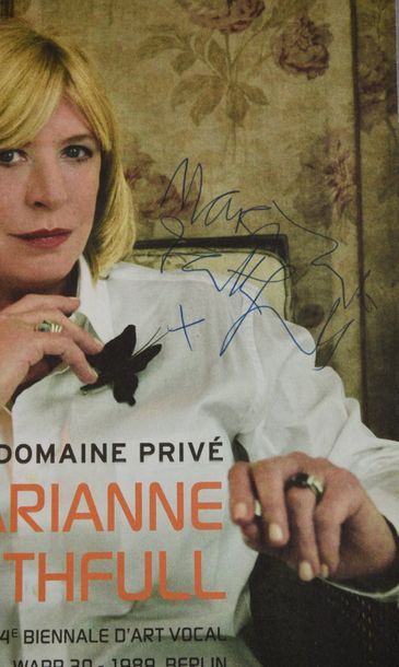 null FAITHFULL Marianne (°1946).

Magazine Cité Musique d’avril 2009 portant la signature...