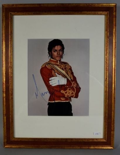 null JACKSON Michael (1958-2009).

Portrait photographique en couleur représentant...