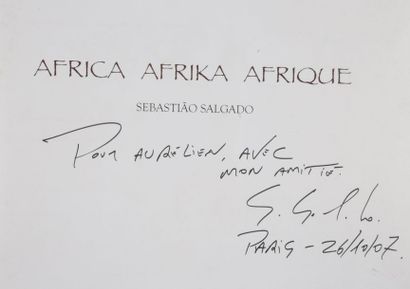 null SALGADO Sebastiao (°1944).

Album photo format à l’italienne et intitulé Africa...