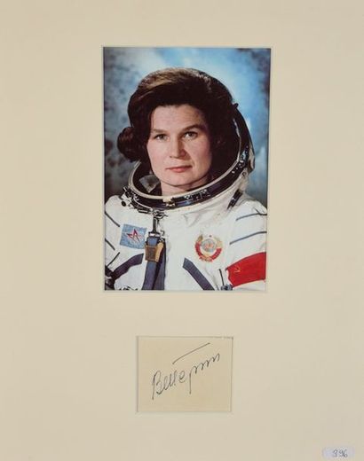 null TERECHKOVA Valentina (°1937).

Signed autograph piece accompanied by a colour...