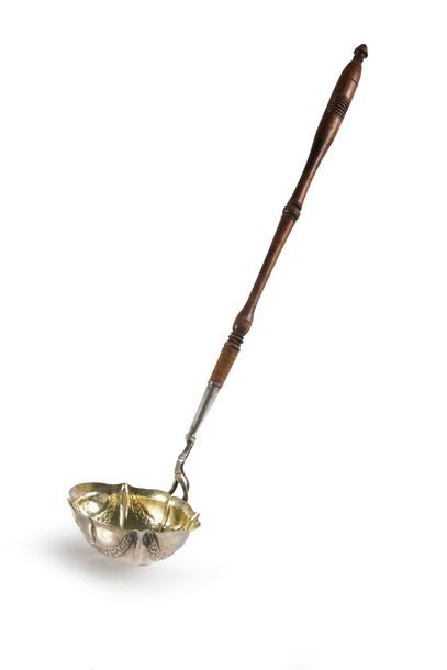 null SILVER SERVICE LADLE.

With embossed and chiselled decoration of a garland of...