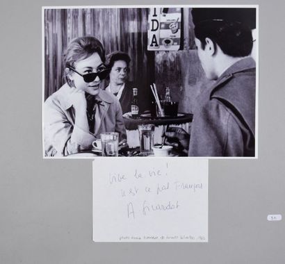 null GIRARDOT Annie (1931-2011).

Pièce autographe signée et dédicacée par l’actrice...