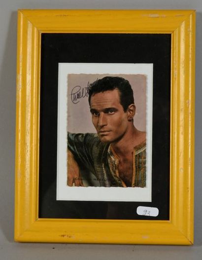 null HESTON Charlton (1923-2008).

Colour photograph bearing the famous actor's autograph...
