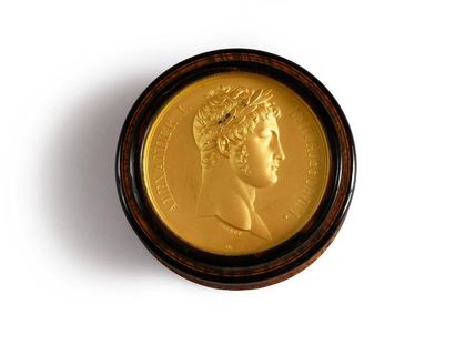 null ALEXANDER I, Emperor of Russia (1777-1825) Round
snuffbox in boxwood and tortoiseshell,...