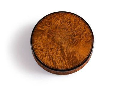 null ALEXANDER I, Emperor of Russia (1777-1825) Round
snuffbox in boxwood and tortoiseshell,...