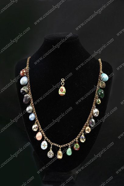 null GOLDEN CHAIN
WITH 21 LARGE LINKED MINIATURE EYES (not original), containing...