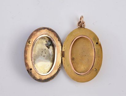 null GOLD PENDANT MEDALLION.
By VERLIN, St. Petersburg, before 1896.
Oval in shape,...