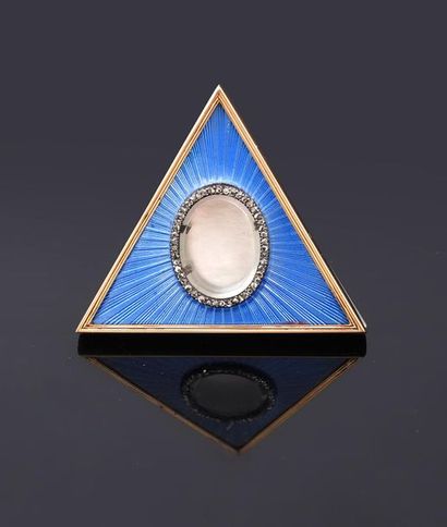 null SMALL GOLD FRAME.
By FABERGÉ, St. Petersburg, 1899-1908.
Triangular in shape,...