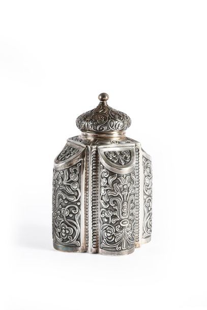 null SILVER TEA BOX.
By KHLEBNIKOFF, St. Petersburg, before 1896.
Embossed decoration...