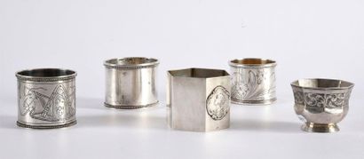 null SET OF FOUR NAPKIN RINGS.
In silver, of different designs, two of which are...
