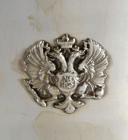 MAISON IMPERIALE DE RUSSIE Service de table en métal argenté, composé d'un seau à...