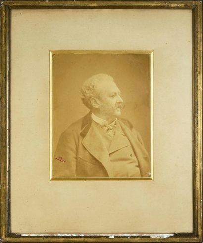 null DUPUIS Adolphe (1824-1891).
Portrait photographique signé F. Fussen, le représentant...