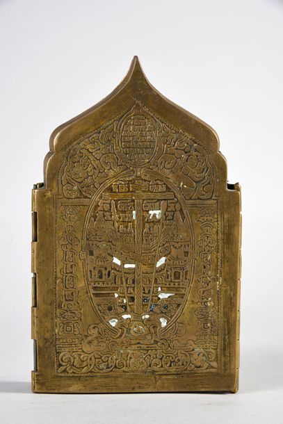 null QUADRIPTYCH TRAVEL ICON.
In gilt bronze, decorated with 12 scenes from the New...