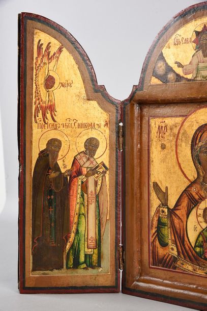 null TRIPTYCH ICON.
Opening on a representation of the Virgin and Child, in a position...