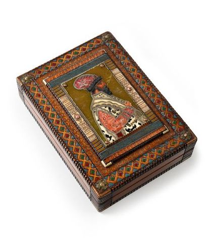 null VARNISHED NATURAL WOOD BOX.
Rectangular in shape, with a hinged lid decorated...