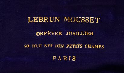  Communion set, end of 19th century Box including a fan, a missal "Le paroissien...