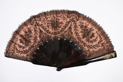 null Three bouquets, circa 1880-1900
Folded fan, the leaf in black bobbin lace decorated...