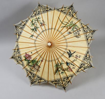 null Deux ombrelles, Chine, XXe siècle
Traditionnelles, en papier peint. 
Manche...