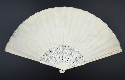 null Les quatre saisons, vers 1730-1740
Éventail plié, feuille double en peau peinte...