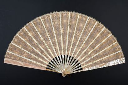 null 
Nanduti, circa 1890



Folded fan, the so-called Nanduti lace leaf.



Goldfish...