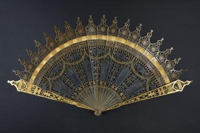 null Pagodas, circa 1820-1830
Broken type fan of cut blonde horn. The top of the...