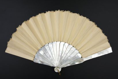 null One, two, ... five bouquets ! circa 1880
Folded fan, the tulle leaf decorated...