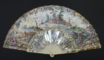 null Le jeu de pied de bœuf, circa 1740-1750
A folded fan known as "full flight",...