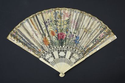 null The silk trade, China, 18th century
Rare folded fan, the leaf made of skin-lined...