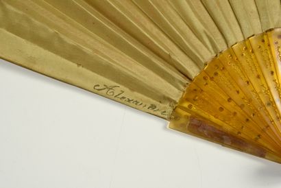 null Maison Alexandre, L'amour au dauphin, circa 1900
Folded fan, green silk sheet...