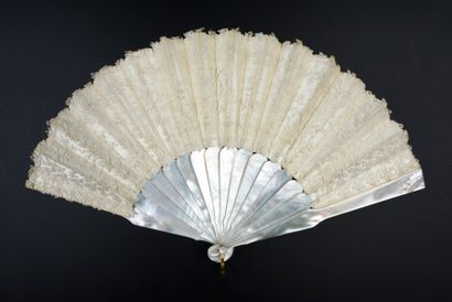  One, two, ... five bouquets ! circa 1880 Folded fan, the tulle leaf decorated with...