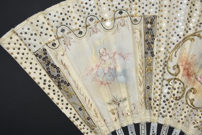 null Le gentilhomme galant, circa 1920
Folded fan, the silk leaf embroidered with...