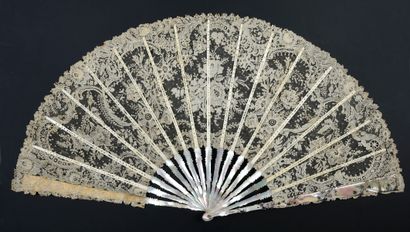 null Spring Roses, circa 1900
Folded fan, the leaf in fine needle lace decorated...