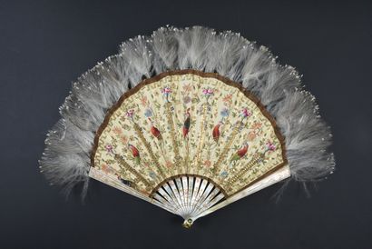 null Les jolis oiseaux, circa 1900
Folded fan of a young girl, balloon shape, the...