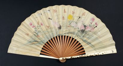 null Des grues, Japon, XIXe siècle
Éventail plié, la feuille double en soie peinte...