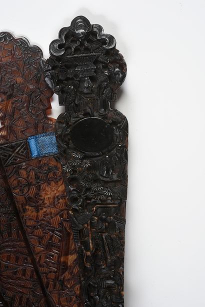 null Rayons d'écaille, Chine, XIXe siècle
Éventail de type brisé en écaille brune**....