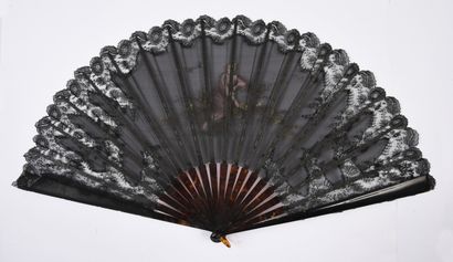 null Rêverie d'amour, vers 1890
Éventail plié, la feuille en dentelle mécanique noire...