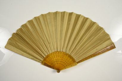 null Maison Alexandre, L'amour au dauphin, circa 1900
Folded fan, green silk sheet...