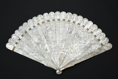 null Mother-of-pearl sparkle, China, 19th century
A white mother-of-pearl broken...