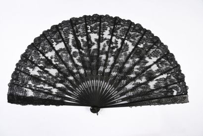 null Scrolls and flowers, circa 1890
Large folded fan, the leaf in black mechanical...
