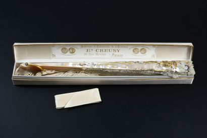  Ed. Creusy, Announcement of a wedding, circa 1890-1900 Folded fan, the needle lace...