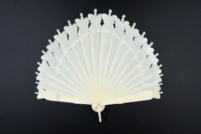 null Imperial crown, circa 1880
Ivory fan of the broken type*. The ending of each...