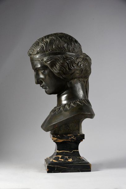 James PRADIER (1790-1852) 
Sappho (buste, d'après la Sappho assise)
Vers 1852
Bronze...
