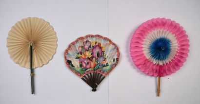 null 
GRAND MAGASINS - Set of three fans, one, circa 1924, balloon shape with flowers...