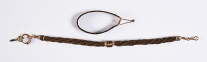 null Deux bijoux en cheveux tressés châtains, seconde moitié du XIXe siècle, chaine...