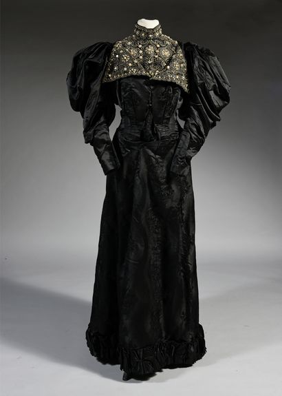 Spectaculaire robe du soir, vers 1895, robe...